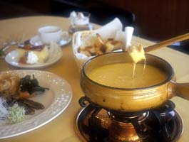 夕食は大山乗馬センター名物「チーズフォンデュ」
